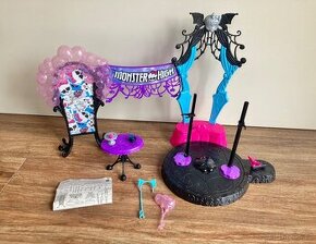 Monster high podium se světelnými efekty