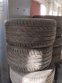 255/35 r18