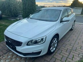 Volvo V60, 2.4 D4 Momentum AWD - 1