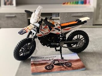 Kopie stavebnice Lego KTM 790 Adventure (složený stav) - 1