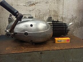 Motor Jawa 550/555