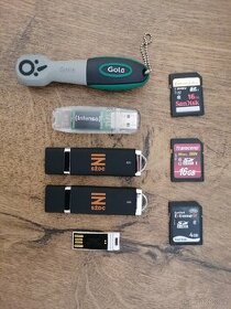 USB flash disky a SD paměťové karty