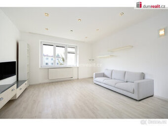 Světlý byt 2+kk s balkonem (43 m) + balkon (3 m2), 2.patro, 