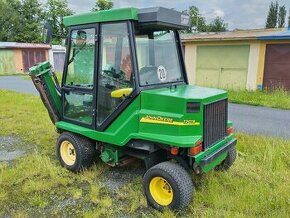 John Deere 1203 vřetenová sekačka