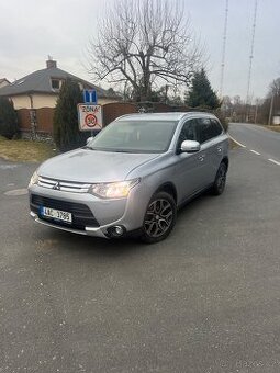 Mitsubishi Outlander 3 rok výroby, 2014 7 míst 2.2dizel 110k