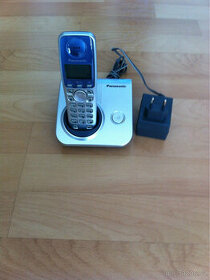 Stolní telefon Panasonic kx-tg7200