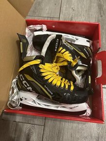 Hokejové brusle ccm tacks as-v pro