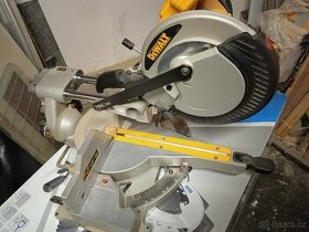 Pokosová pila DeWALT 712 - 1