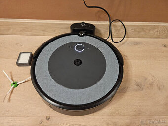 Robotický vysavač iRobot Roomba i5