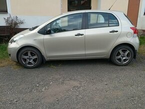 Toyota Yaris, 1.3,  130 000 km, r.v. 2009