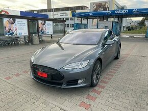 Tesla Model S 85 nabíjení zdarma