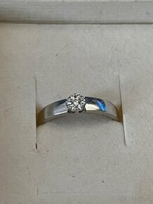 Prsten s pravým diamantem (obvod 53 mm)
