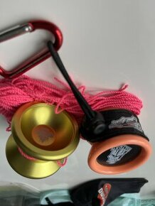 Sada yoyo YoyoFactory One a Duncan Metropolis + přívěsek