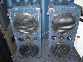 Tlakové reprobedny 2 x 12 palců a 2 x 400 W