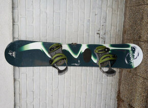 Snowboard 157 cm Factory + vázání, bezvadný stav.