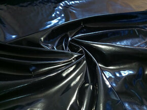 černý latex látka vinyl strečový metráž 140cm šířka - 1