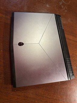 Herní notebook Alienware 15 R3