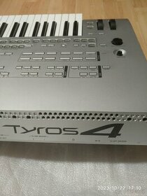 Yamaha Tyros 4