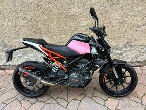 KTM Duke 125 2021, najeto 6150km, havarovaná - 1