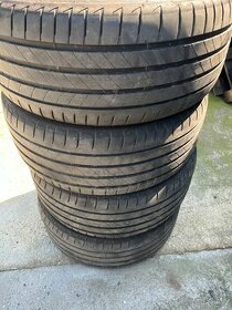 Pneu 255/40 R20