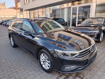 VW Passat B8 2.0TDI 110kW DSG 103tkm Matrix Panorama ACC Qi