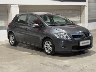 Toyota Auris 1.4 ,  66 kW nafta, 2011