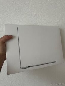 MacBook m3 2024