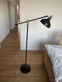 Stojící lampa ikea