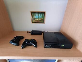 Xbox 360+3ovladače a spousta her