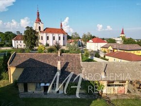 Prodej domu s pozemky 1.429 m2, v centru obce Mělnické Vteln