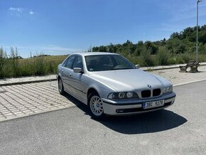 BMW E39 523i - 1