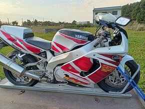 Yamaha yzf 750