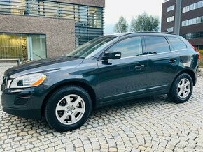 Volvo XC60 2.4D 5VÁLEC 4x4 AUT NAV ODPOČET DPH NAVI SERVISKA