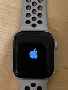 Apple Watch Nike SE 40mm (2020) stříbrný hliník