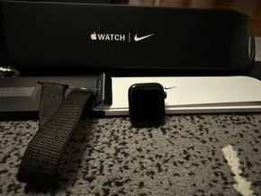 Apple Watch Series 6 44mm Space Gray, edice NIKE