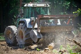 Získejte stabilní pracovní příležitost jako Strojník Traktor