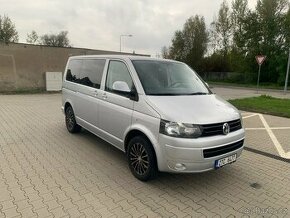 VW T5.1 rok 12/2010 , Webasto , klima, 9 místne , manuál