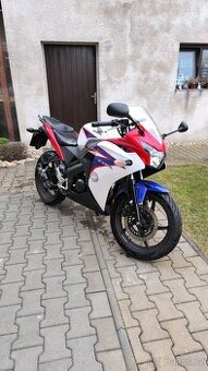 Obrázek k inzerátu: Honda cbr 125R 2011