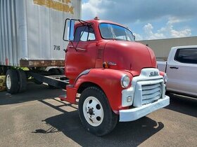 GMC COE 350 truck 1947 podvozek na odtahovku veterana