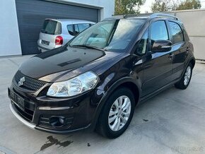 SUZUKI SX4 1,6i 88KW 1.MAJITEL 35000KM NAVIG.TAŽNÉ VYHŘ.SED.