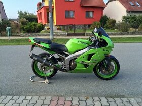 Rozprodam na nahradni dily KAWASAKI ZX6R - 1