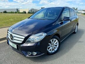 MERCEDES-BENZ B180 CDI //2014 168.000 KM NAVI KAMERA TAŽNÉ