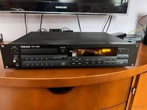 Tascam CD450 přehrávač