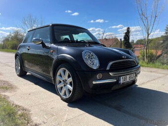 MINI ONE , panorama,kůže,digi klima,xenon