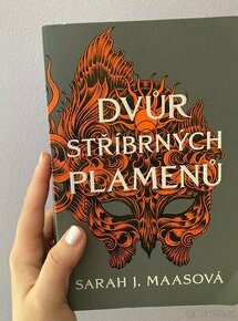 Dvůr stříbrných plamenů (ČJ nebo ANJ)