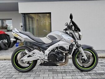 Suzuki gsr 600