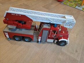 Hasičské auto Mack Granite - Bruder 2821