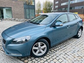 Volvo V40 2.0 D3 5.VÁLEC 110KW KAMERA VÝHŘEV