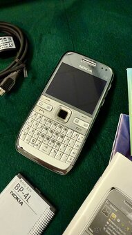 Nokia E72 White edition