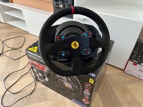 Thrustmaster T300 + pedály TLCM + Add-on Ferrari